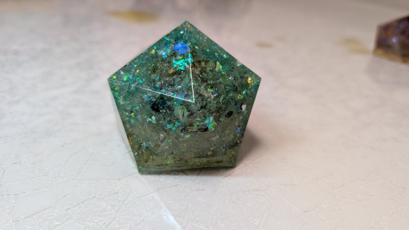 SOLD OUT 翠星の結晶 ― フォレストレジンダイス（1個）の商品画像