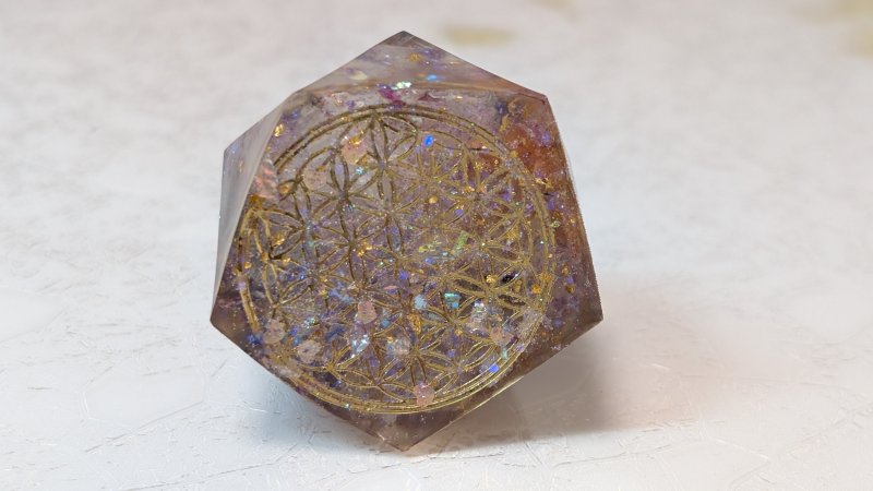 星霊の涙 ― 神聖幾何学シンボル入りレジンダイスの商品画像